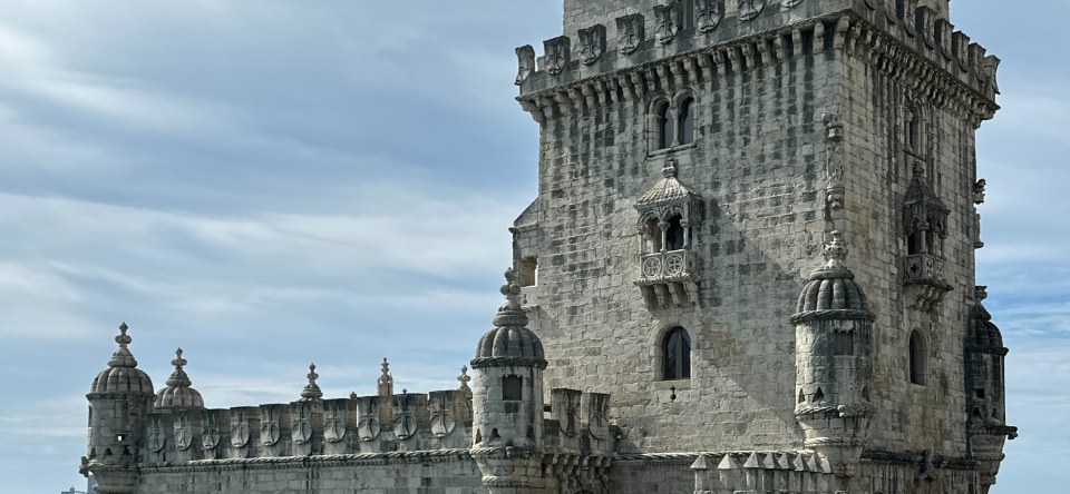 The Lisbon office floor, seen from the street